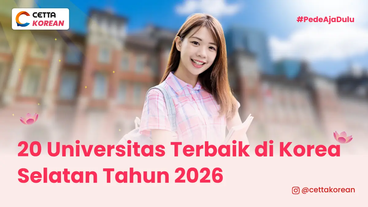 seorang perempuan Asia mengenakan tas dan memegang buku di tangannya